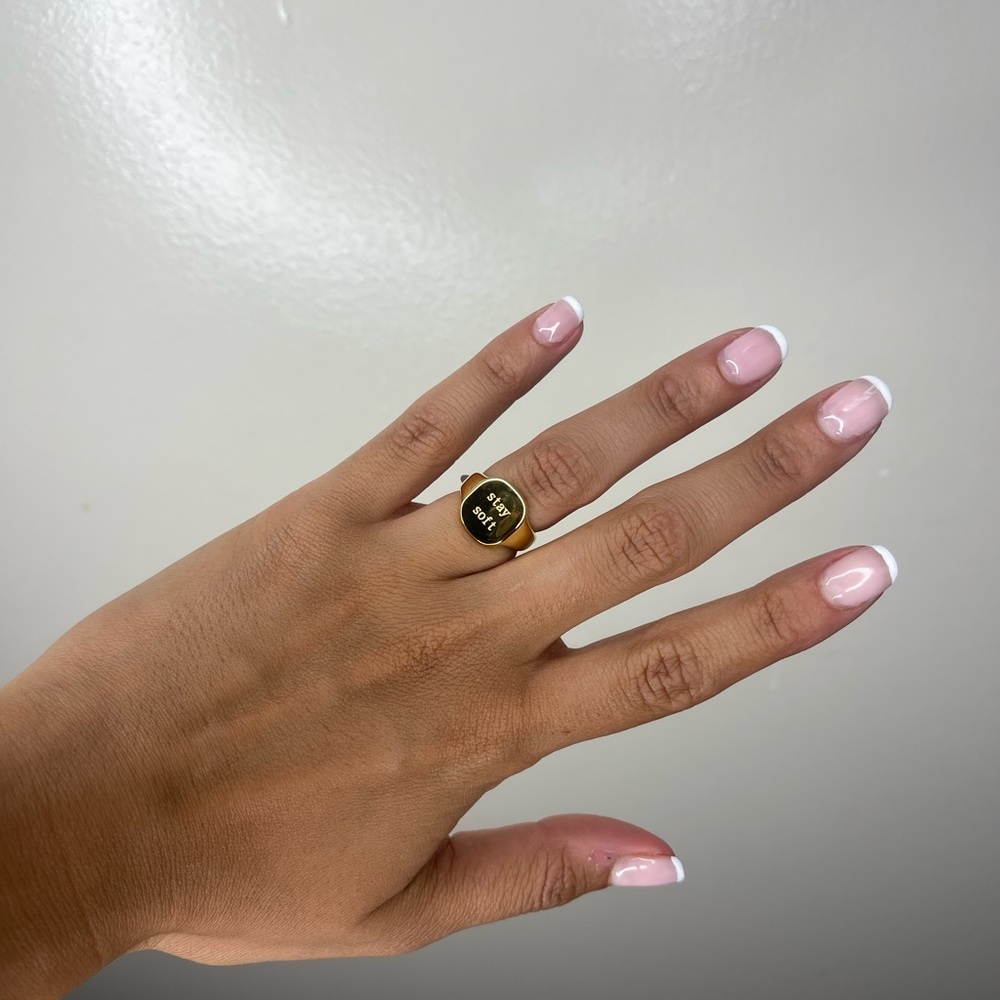 NEW! STAY SOFT ENGRAVED GOLD RING - Picture 5 of 7